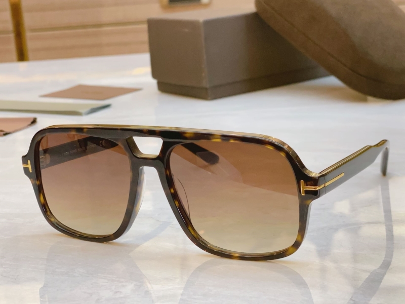 TOM FORD